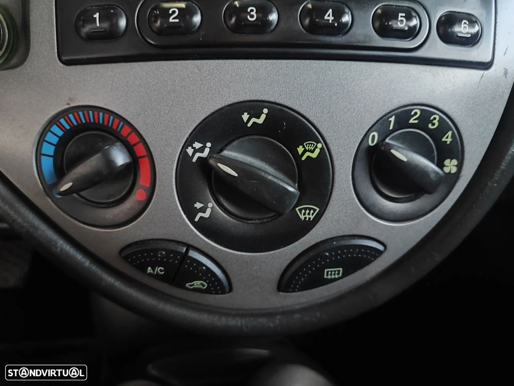 Ford Focus 1.4 Trend - 27