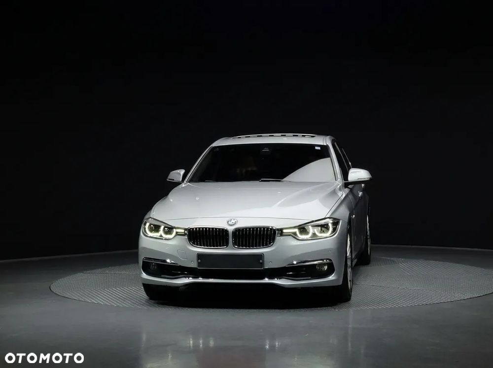 BMW Seria 3 320i Luxury Line - 2