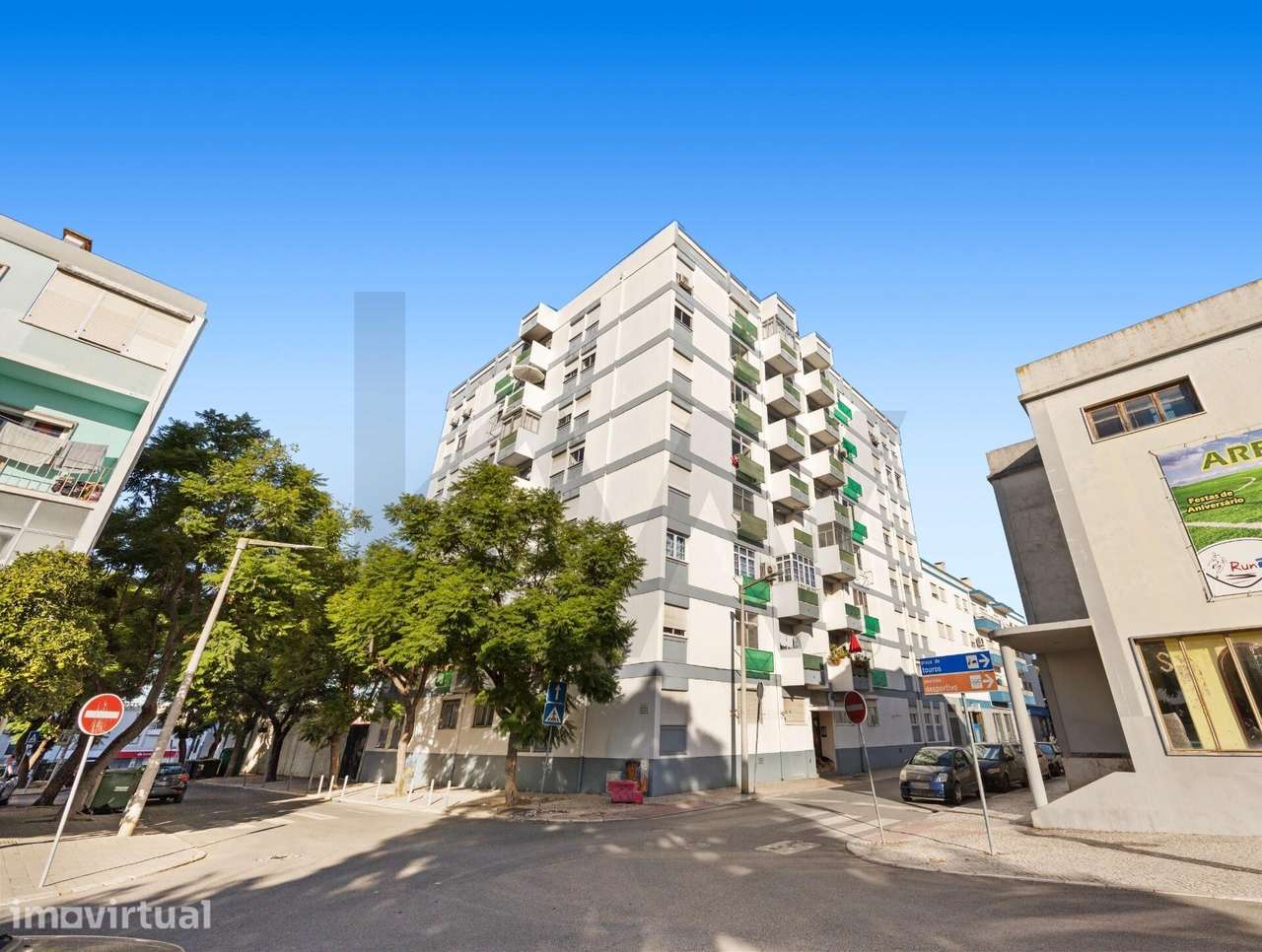 Vende T3 de 110m2 com varanda no Centro da Moita - Grande imagem: 2/24