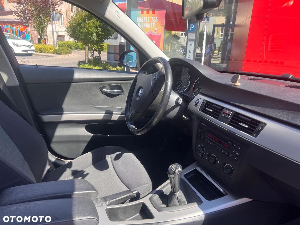 BMW Seria 3 318i - 6