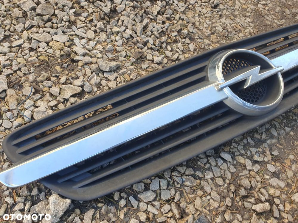 Grill atrapa chrom znaczek zderzeka maski Opel Meriva A 13162160 - 2