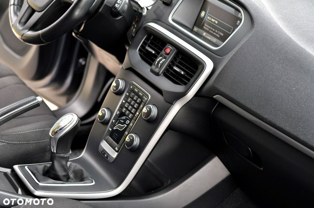 Volvo V40 D2 Momentum - 19