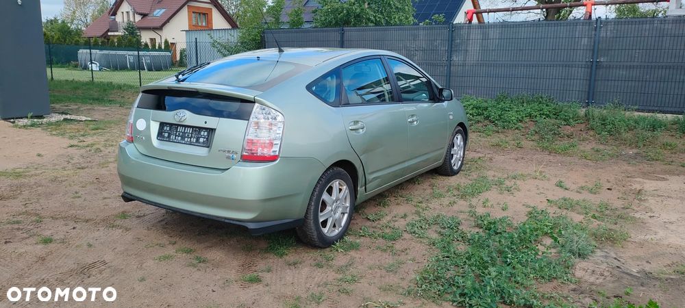 Toyota Prius - 4