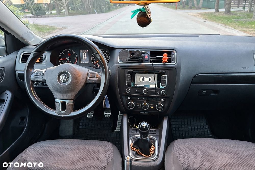 Volkswagen Jetta 1.6 TDI DPF Trendline - 13