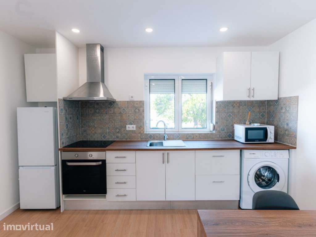Moradia T2 Totalmente Remodelada e Mobilada com Logradouro | Tomar - Grande imagem: 5/26