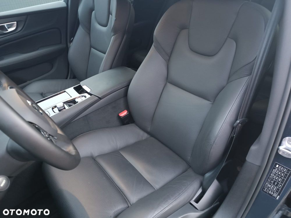 Volvo V60 T8 AWD Plug-In Hybrid Plus Dark - 18