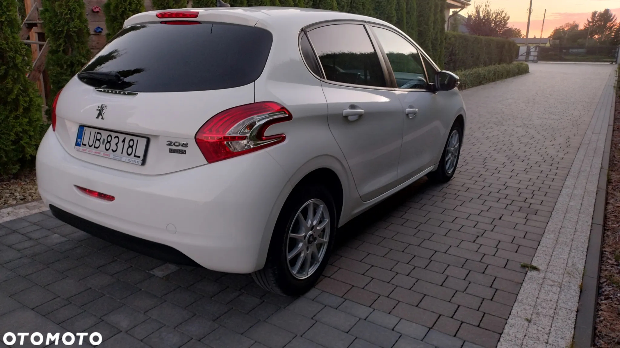 Peugeot 208 - 24