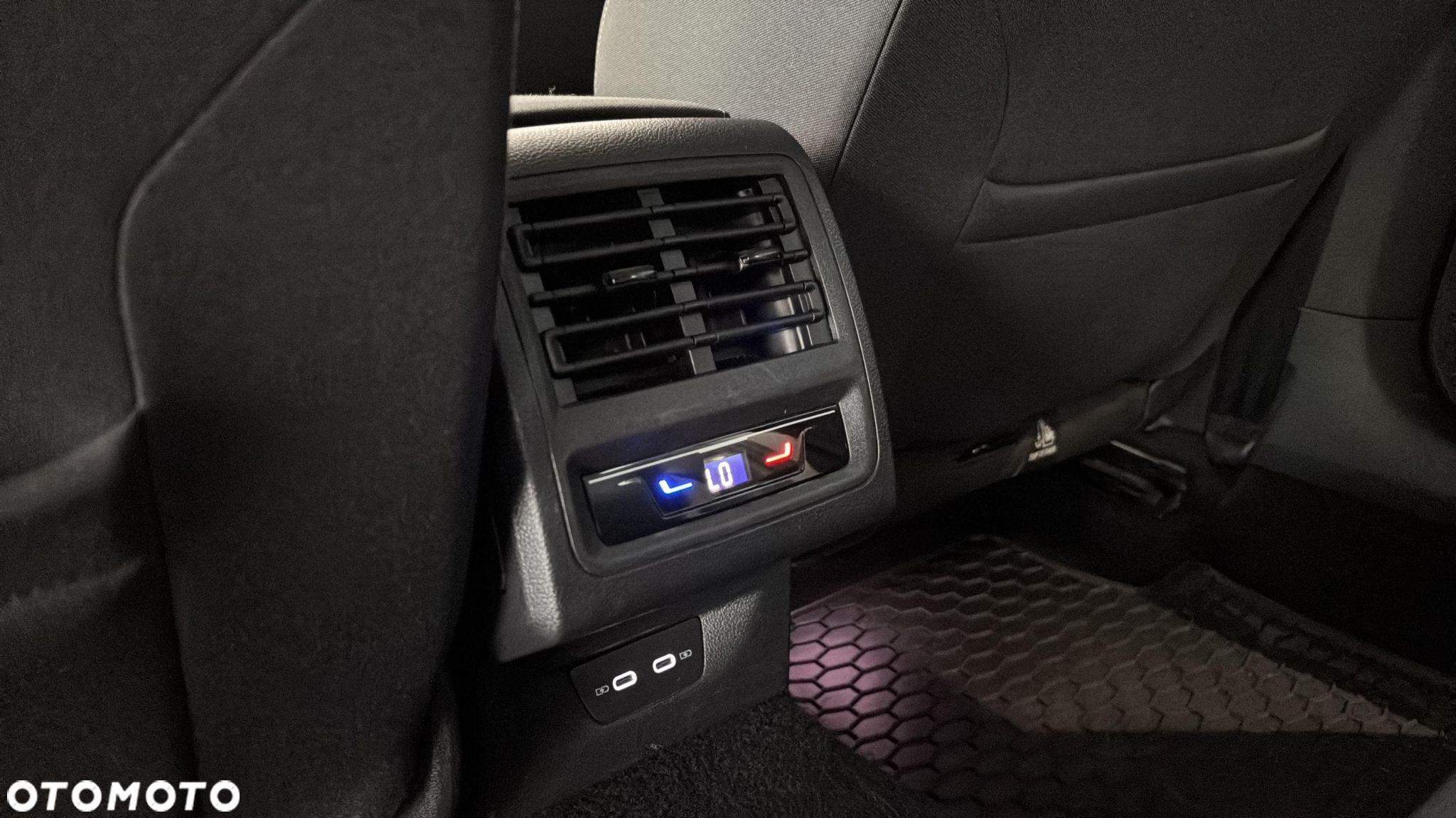 Volkswagen Golf VIII 2.0 TDI Style DSG - 25