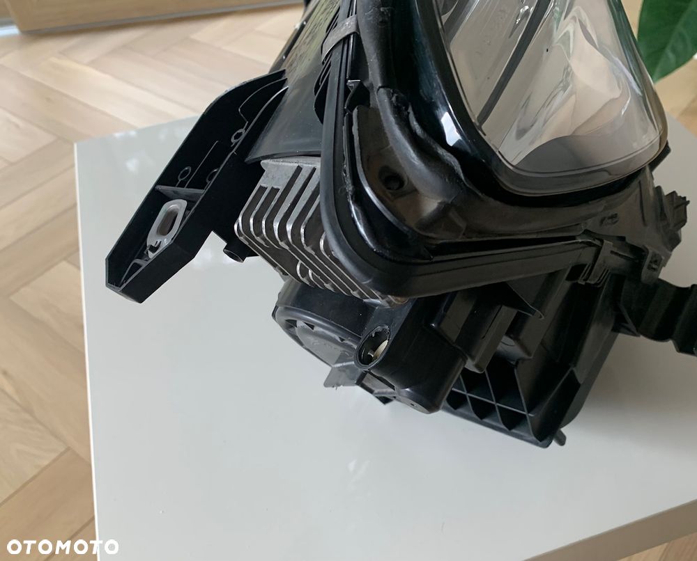 Lampa prawy przód Mercedes GLA X156 A1569061800 Bixenon - 6