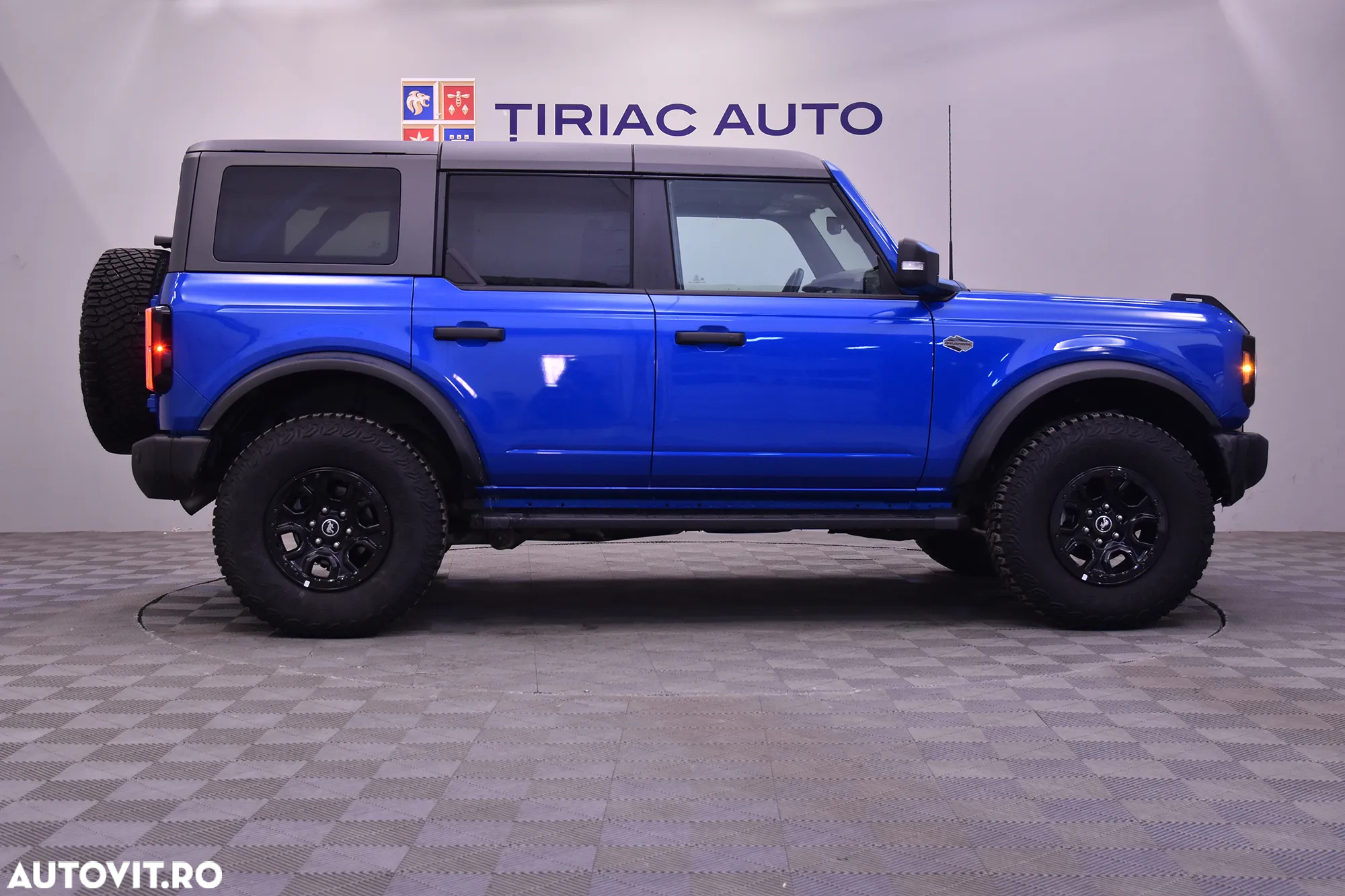 Ford Bronco - 6