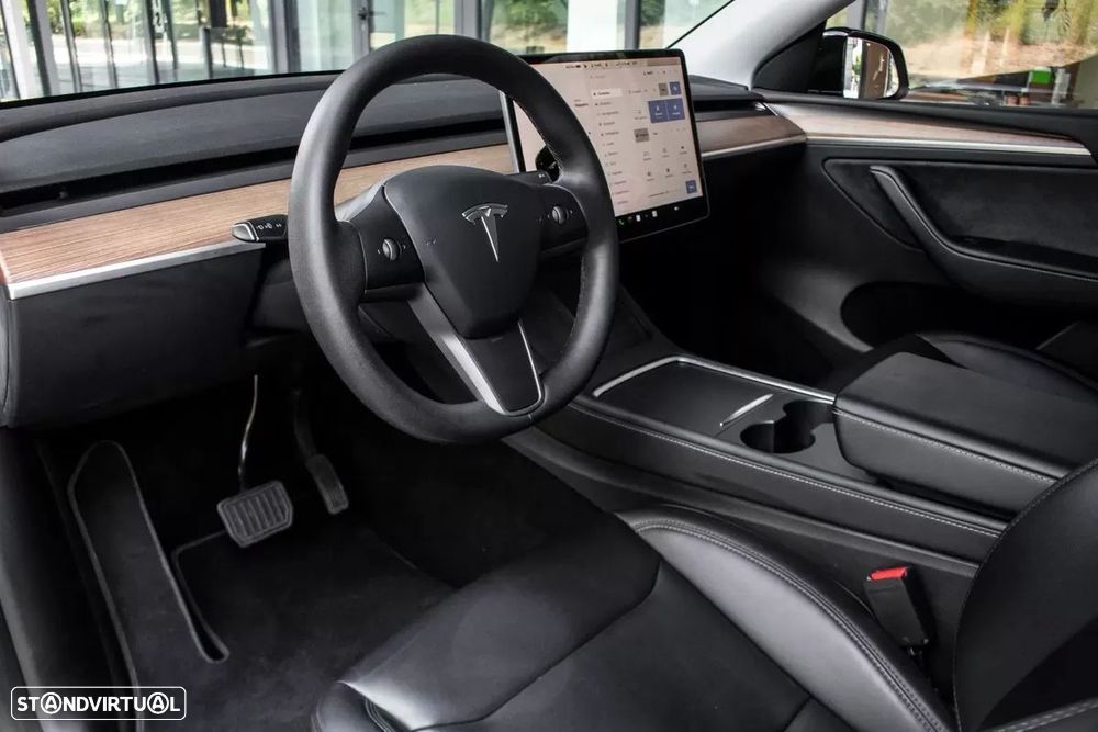 Tesla Model Y - 18
