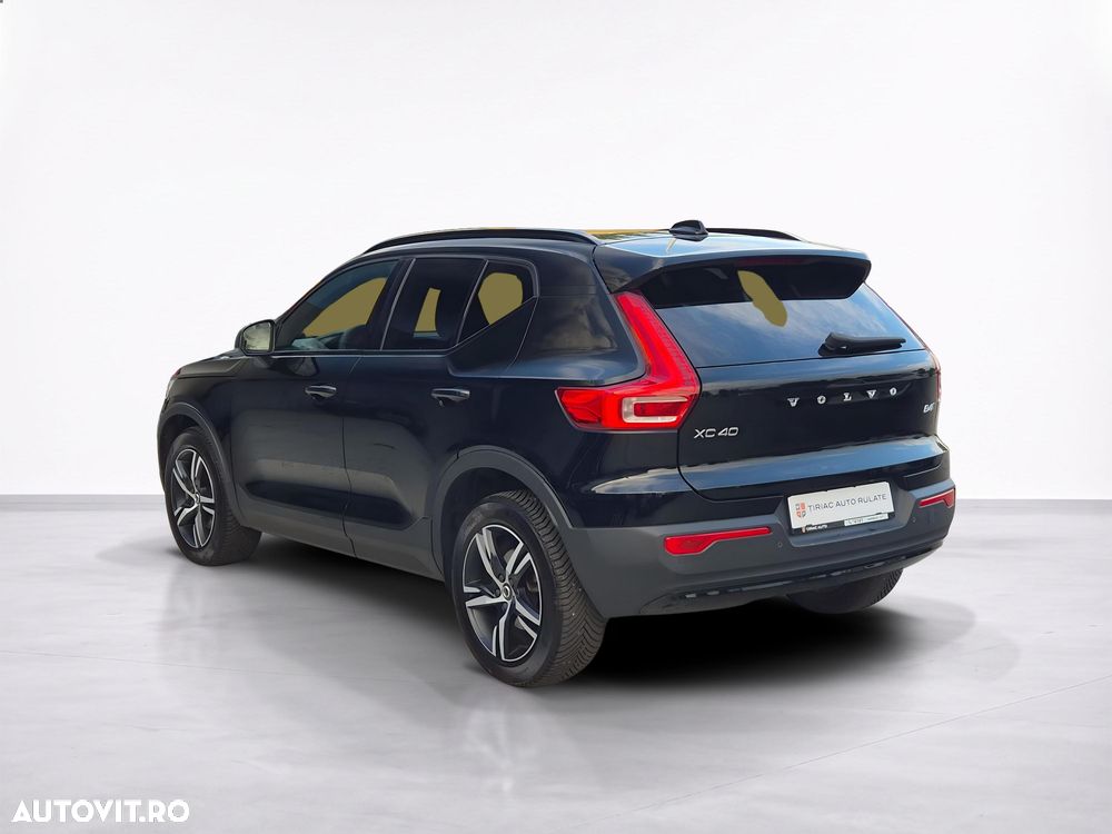 Volvo XC 40 B4 AT8 Mild Hybrid Momentum - 4