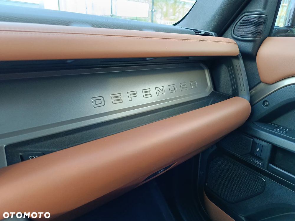 Land Rover Defender - 19