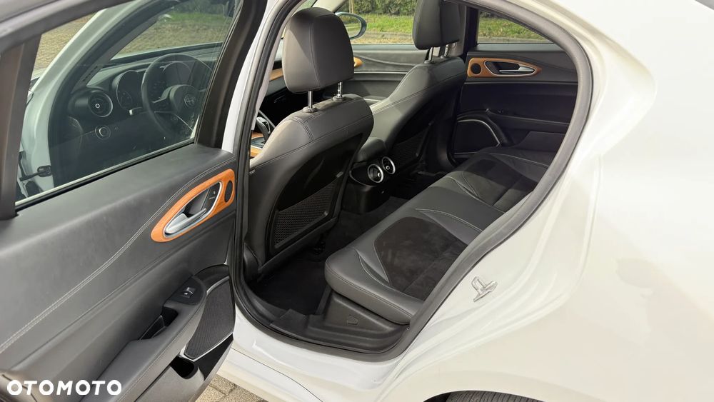 Alfa Romeo Giulia 2.0 Turbo 16V AT8 Veloce - 7