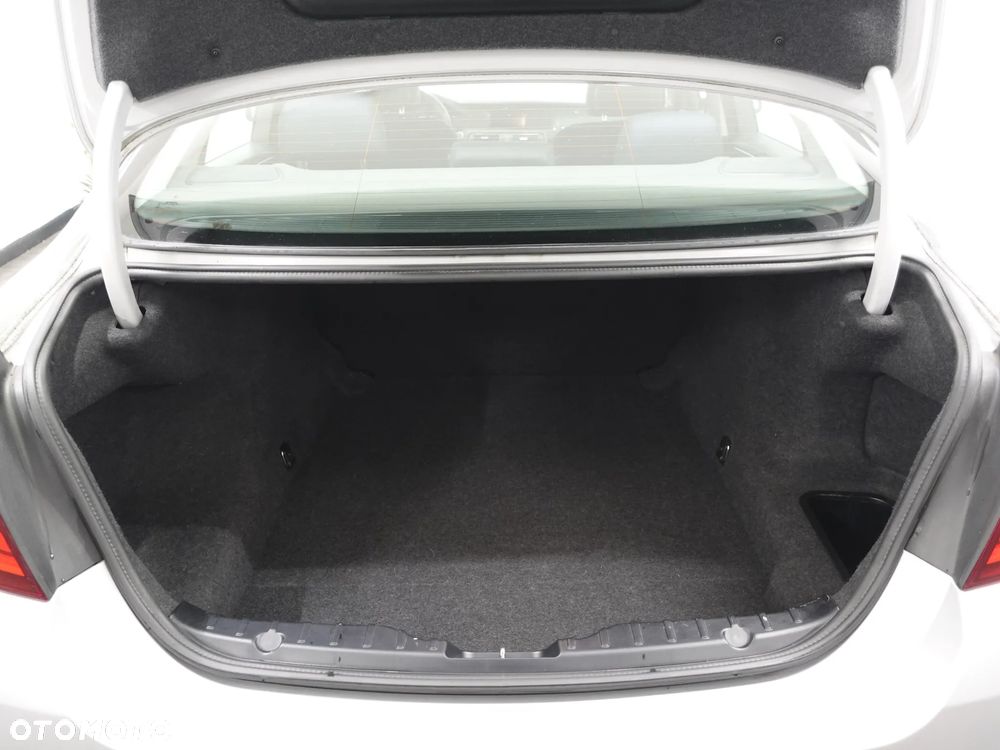 BMW Seria 5 528i - 23