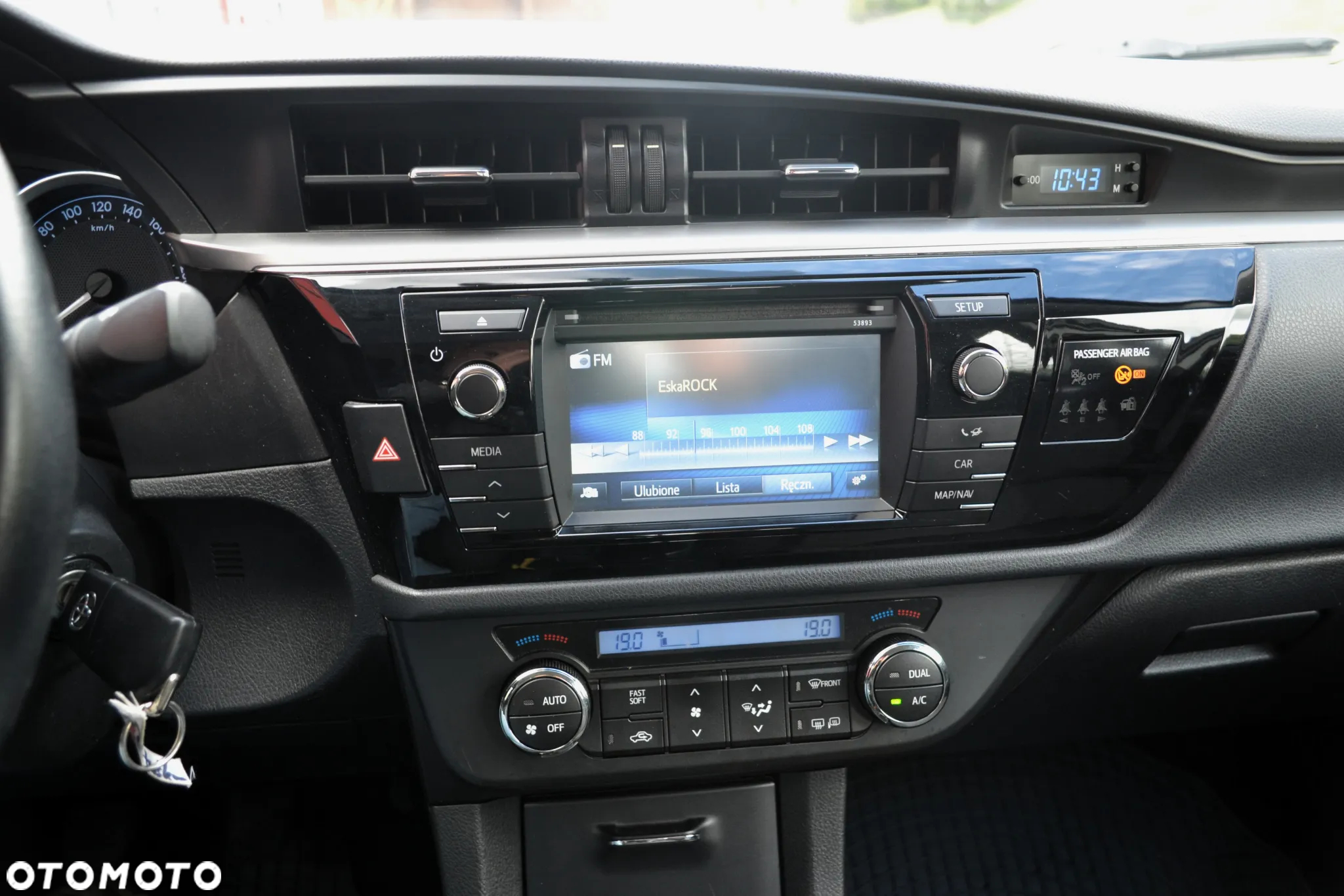 Toyota Corolla 1.6 Premium + - 16
