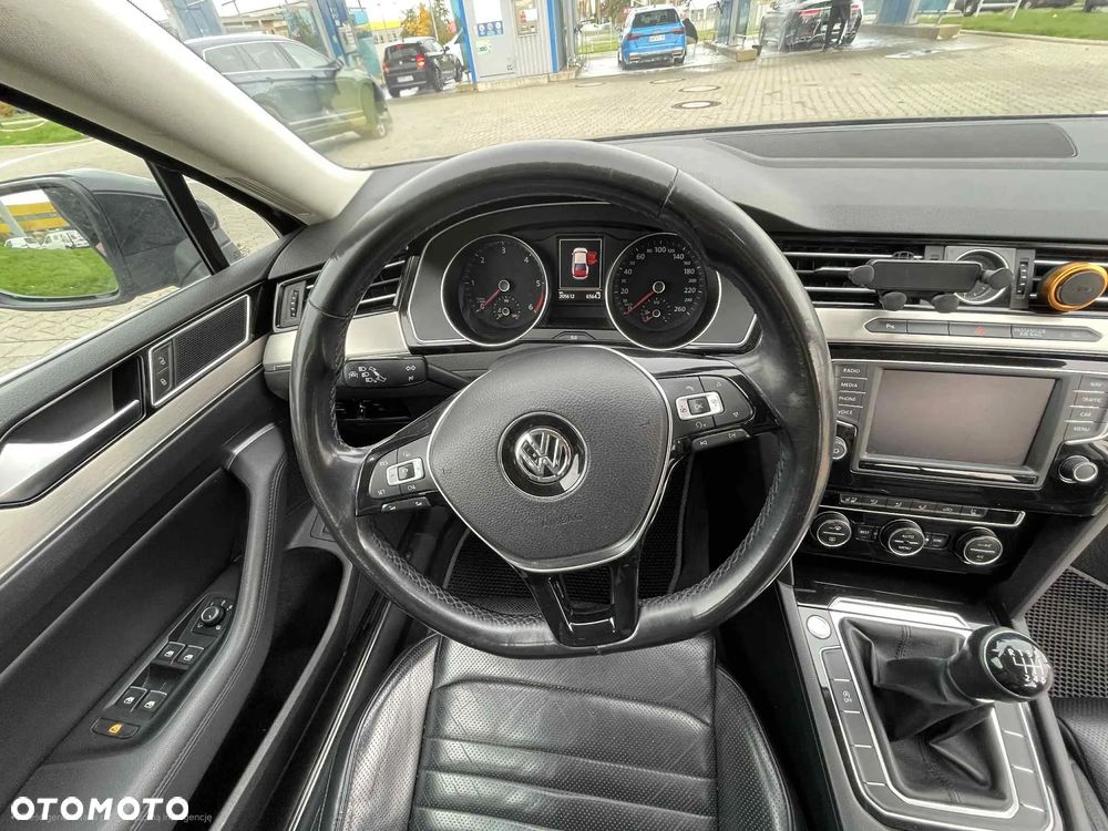 Volkswagen Passat 2.0 TDI BMT Highline - 9