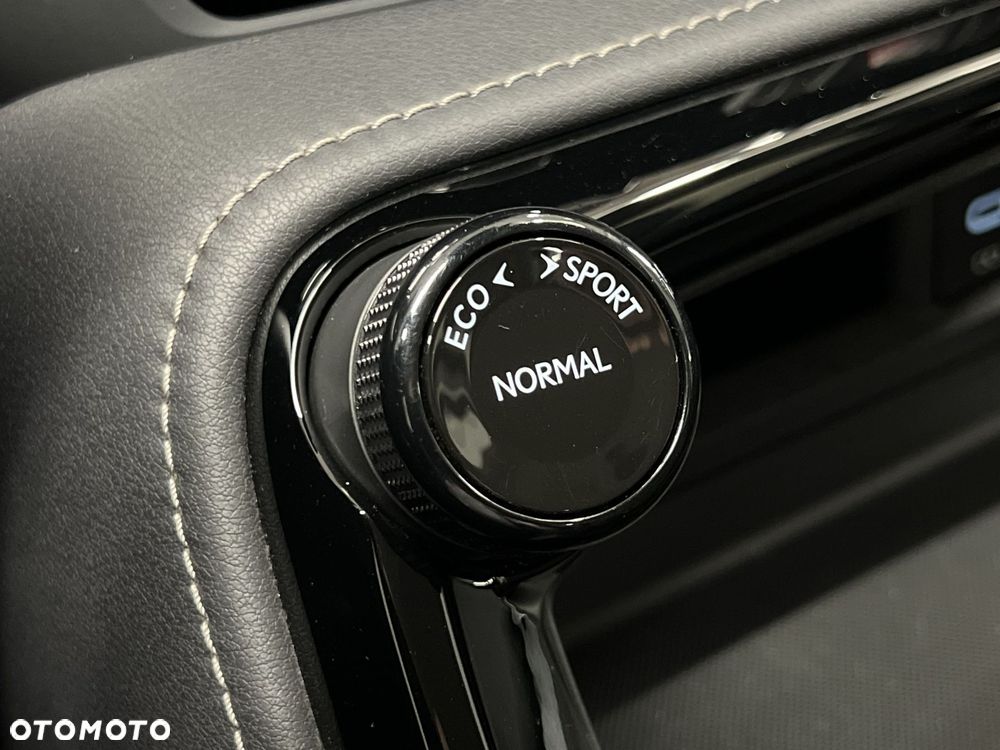 Lexus NX 350h Business AWD - 28