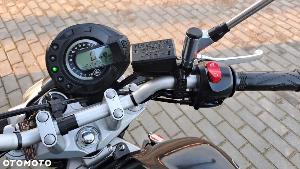 Yamaha FZ - 27