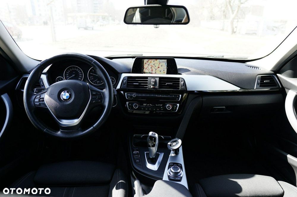 BMW Seria 3 318i Sport Line - 12
