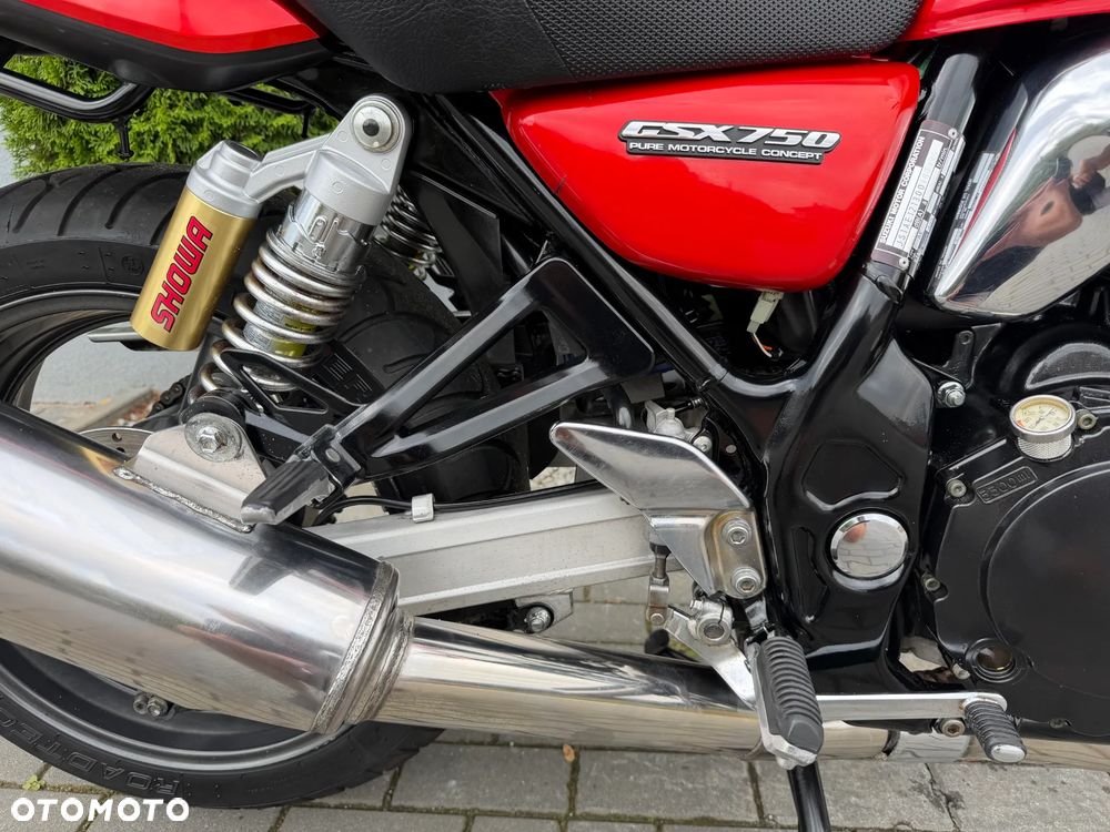 Suzuki GSX - 24
