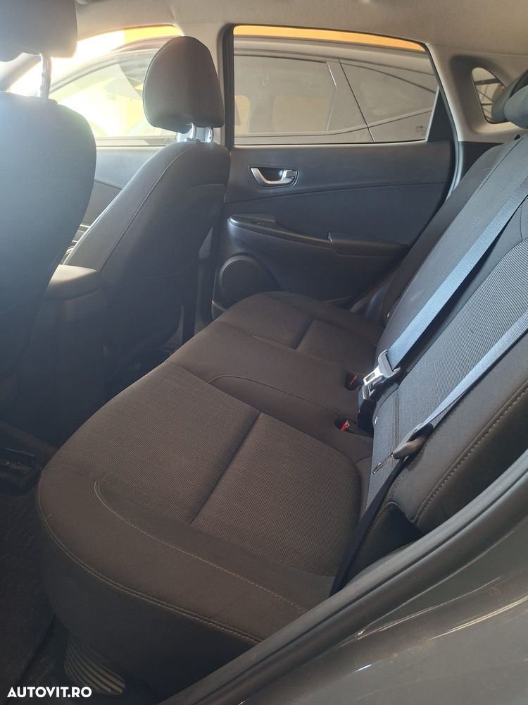 Hyundai KONA - 10
