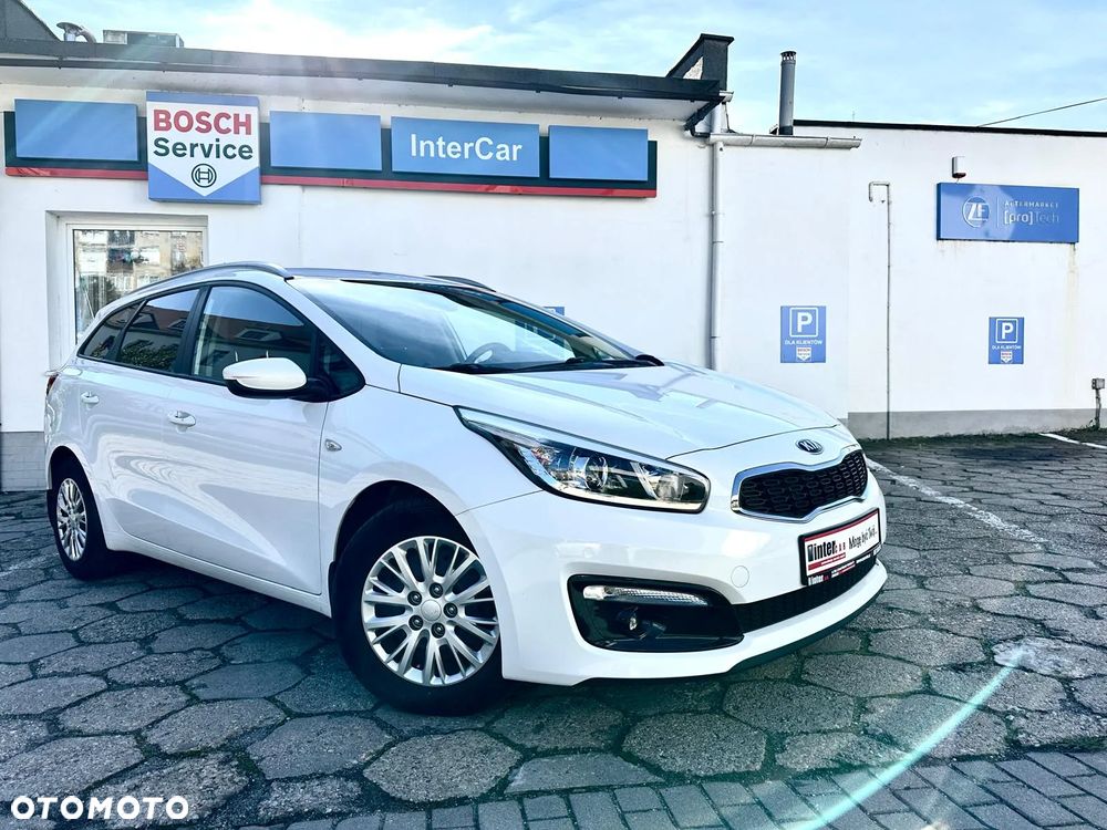 Kia Ceed 1.6 GDI SW Dream-Team Edition - 2
