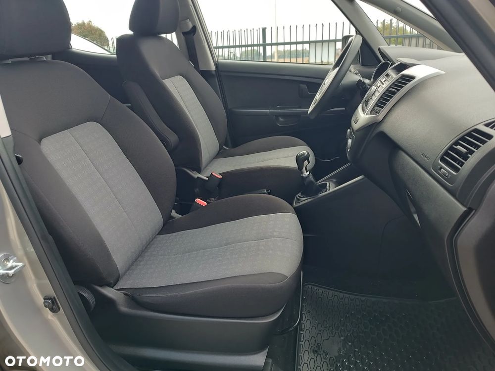Kia Venga - 13