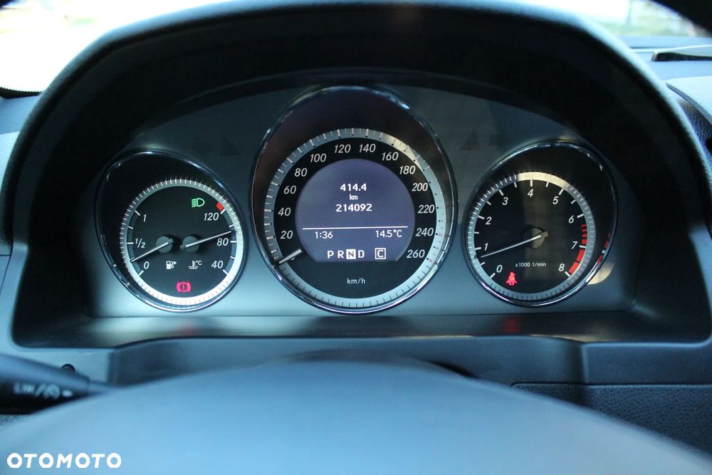 Mercedes-Benz Klasa C 180 T CGI Automatik BlueEFFICIENCY Avantgarde - 25