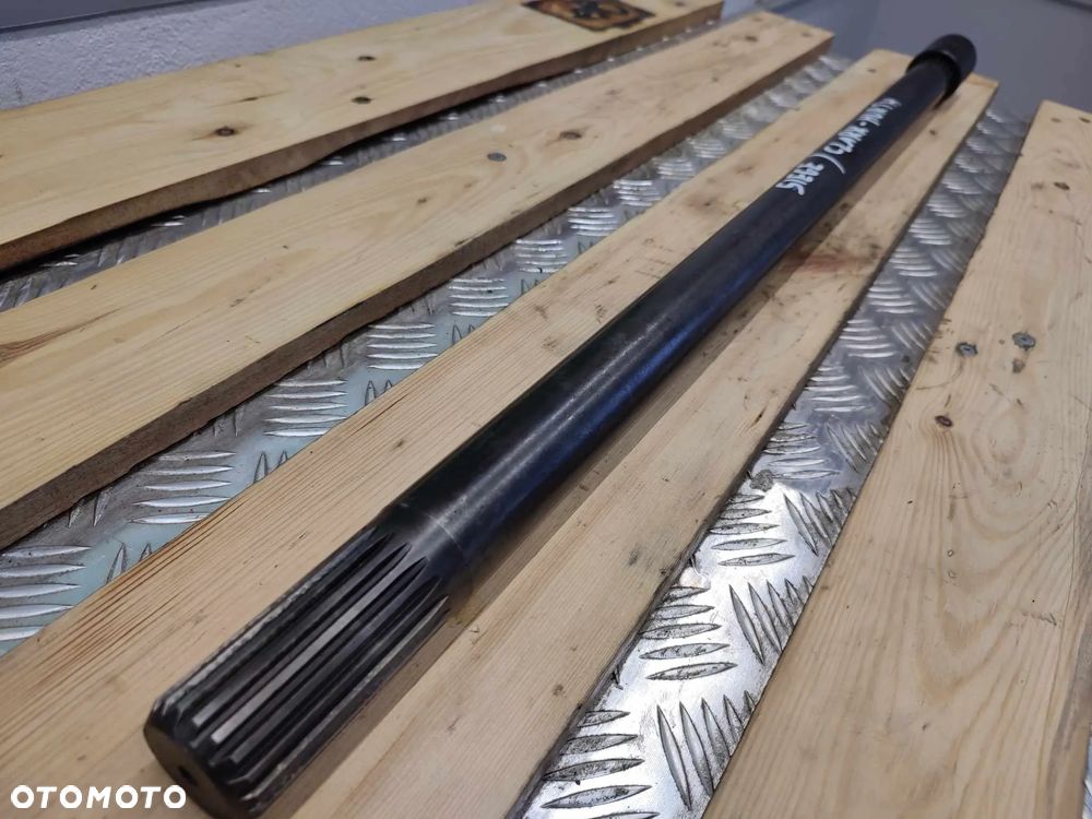 Wał napędowy pompy hydraulicznej Fermec 860 - 3
