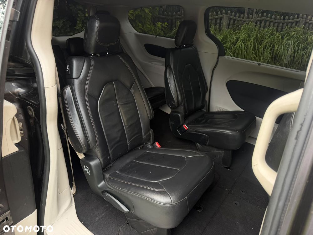 Chrysler Pacifica - 14