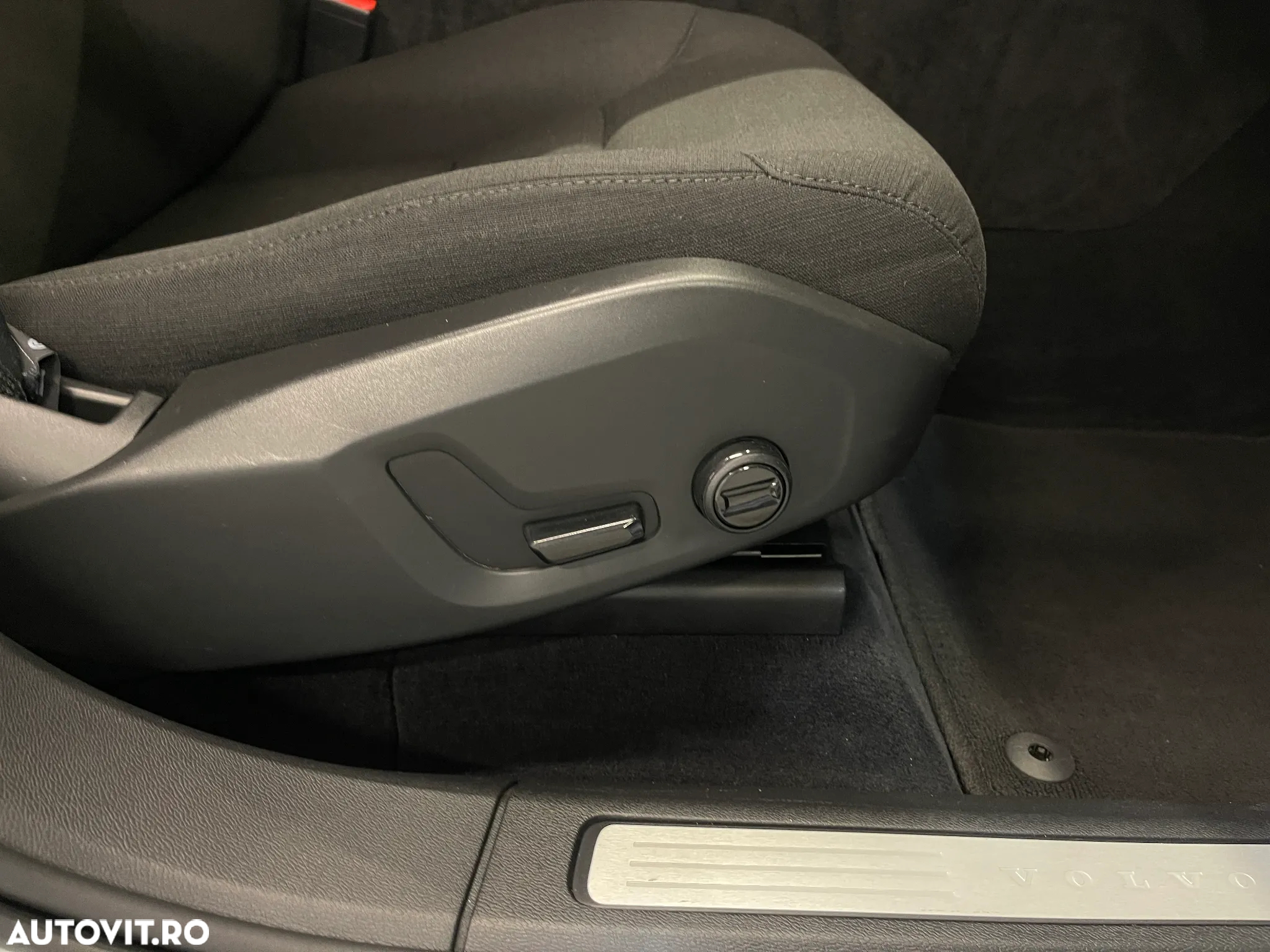 Volvo XC 60 B4 D AWD Geartronic Momentum - 21