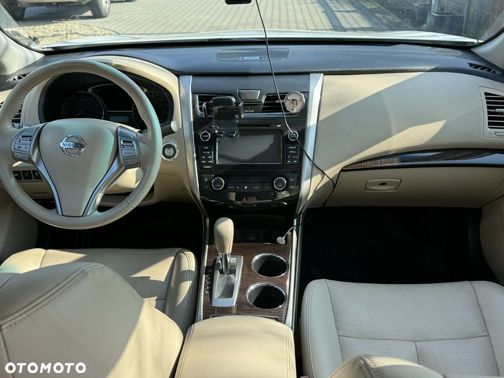 Nissan Altima - 25
