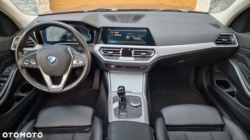 BMW Seria 3 330e xDrive - 4