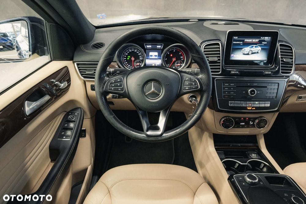 Mercedes-Benz GLE - 12