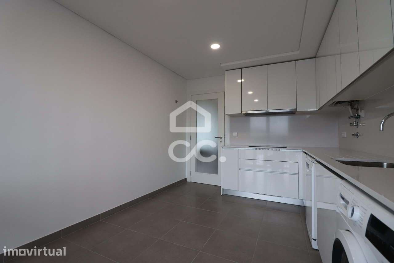 Apartamento T2 com sótão e terraço novo em São Martinho do Bispo - Grande imagem: 2/14