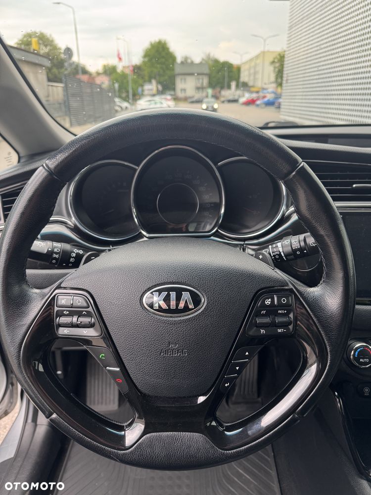 Kia Ceed 1.6 GDI DCT Platinum Edition - 24