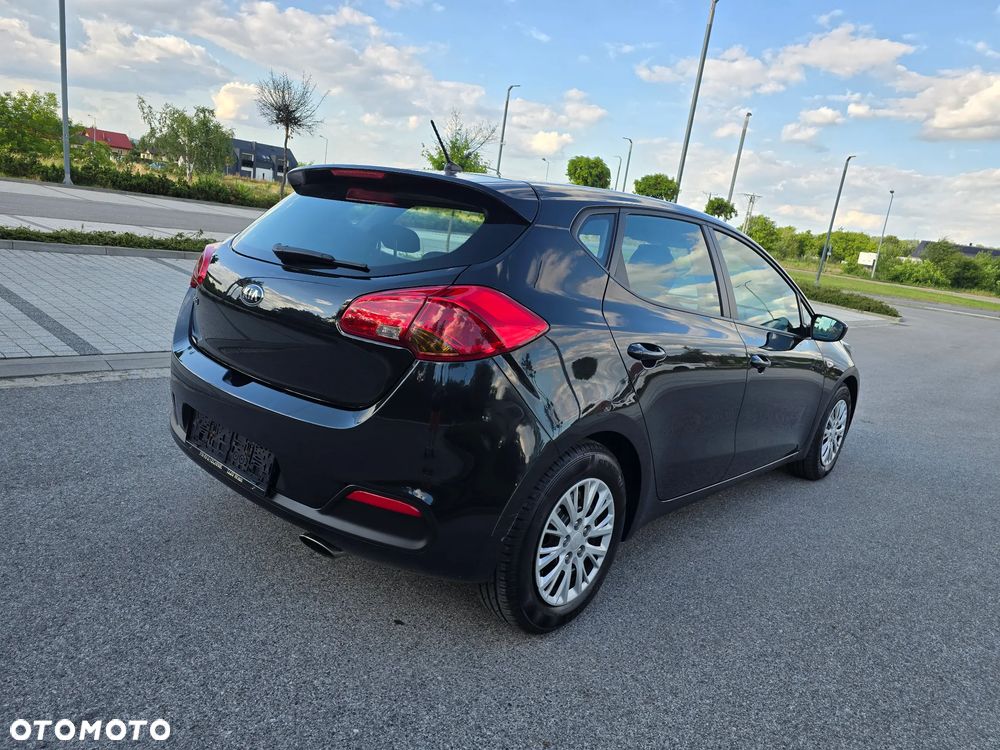 Kia Ceed - 36