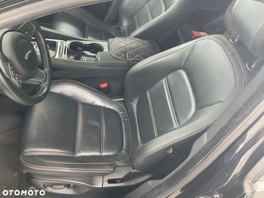 Jaguar F-Pace 20d AWD Prestige - 18