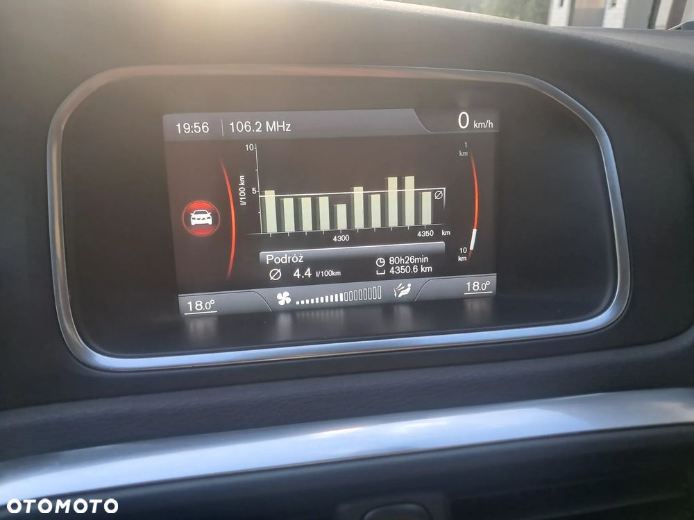 Volvo V40 D2 R-Design - 24