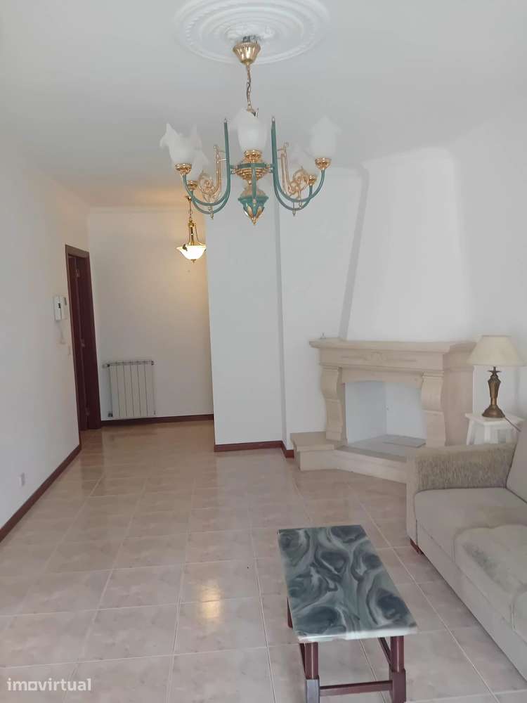 Excelente T2 com Garagem | Suite | Varanda | 10 min do Santuário - Grande imagem: 3/12