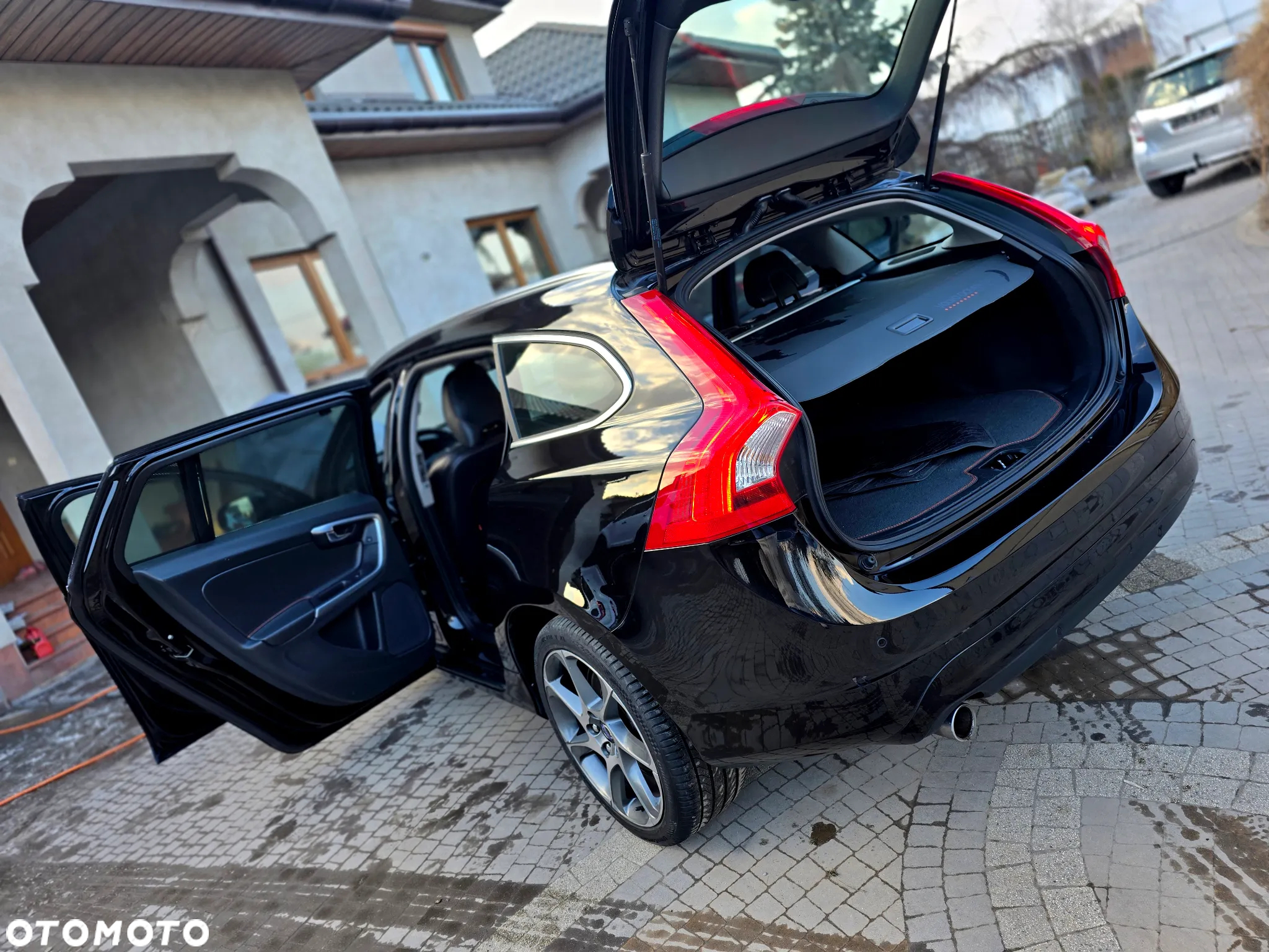 Volvo V60 D2 Ocean Race - 11