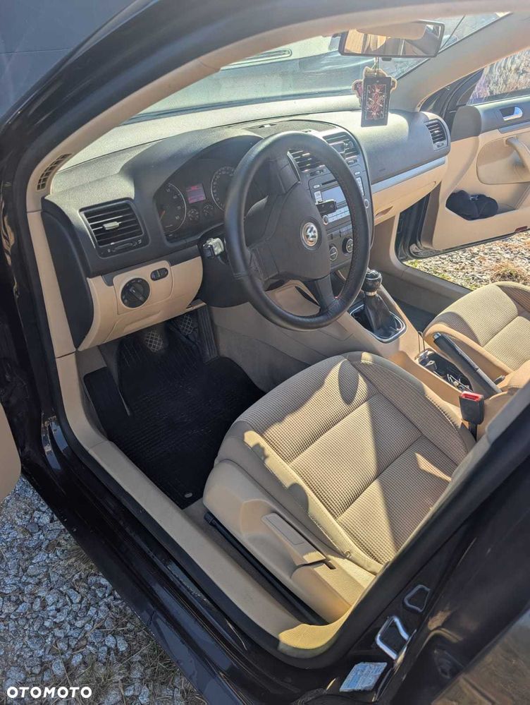 Volkswagen Jetta - 5