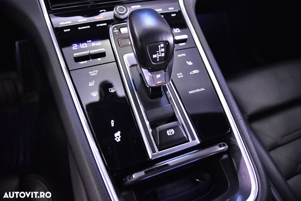 Porsche Panamera 4 E-Hybrid - 17