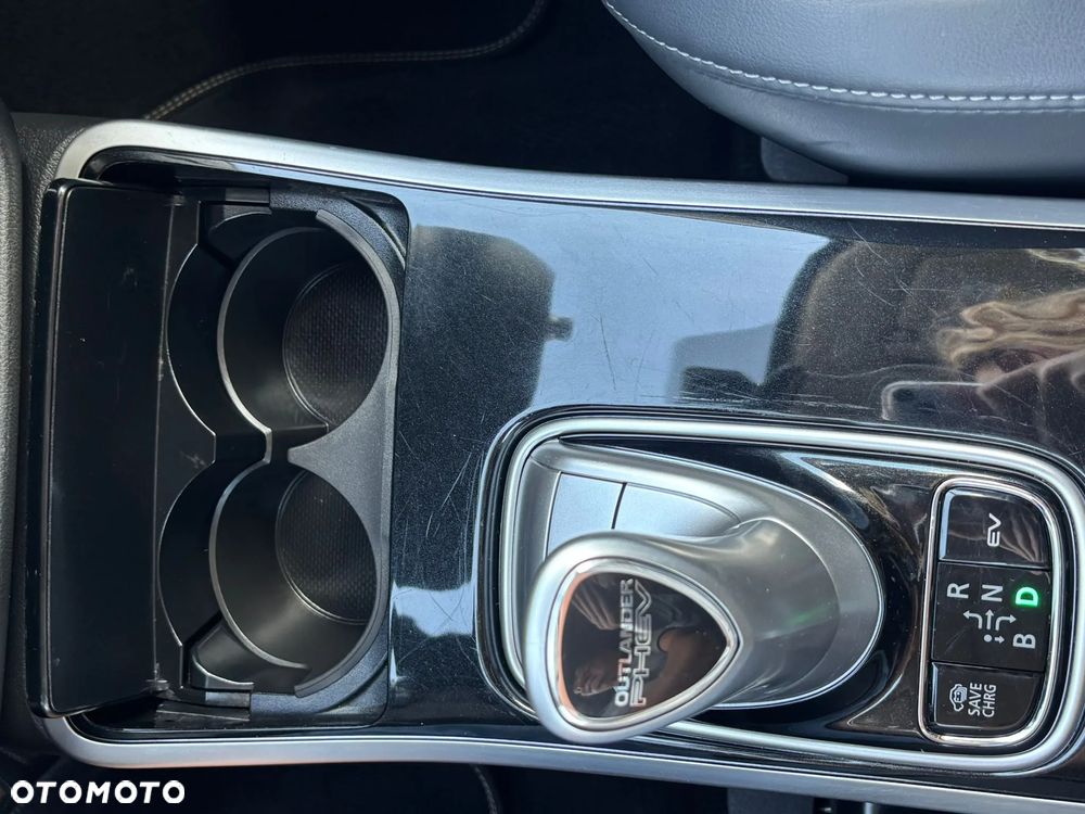 Mitsubishi Outlander Intense + - 16