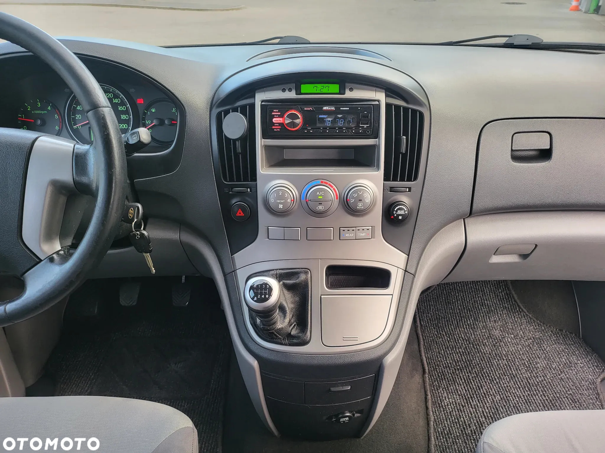 Hyundai H-1 2.5 CRDi Travel Family - 12