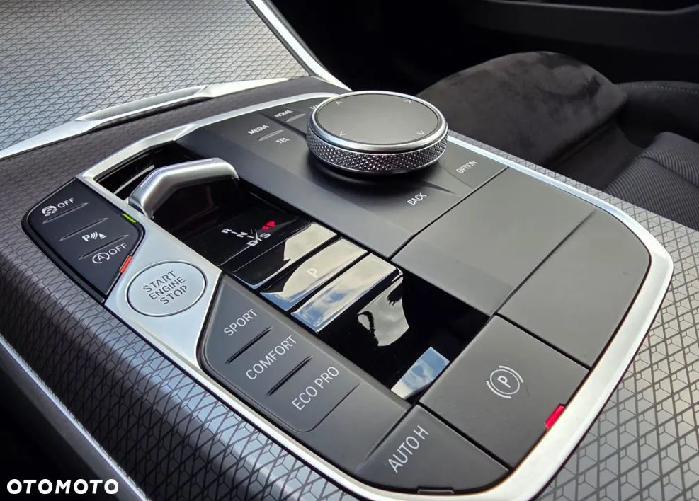 BMW Seria 3 330i xDrive M Sport - 21