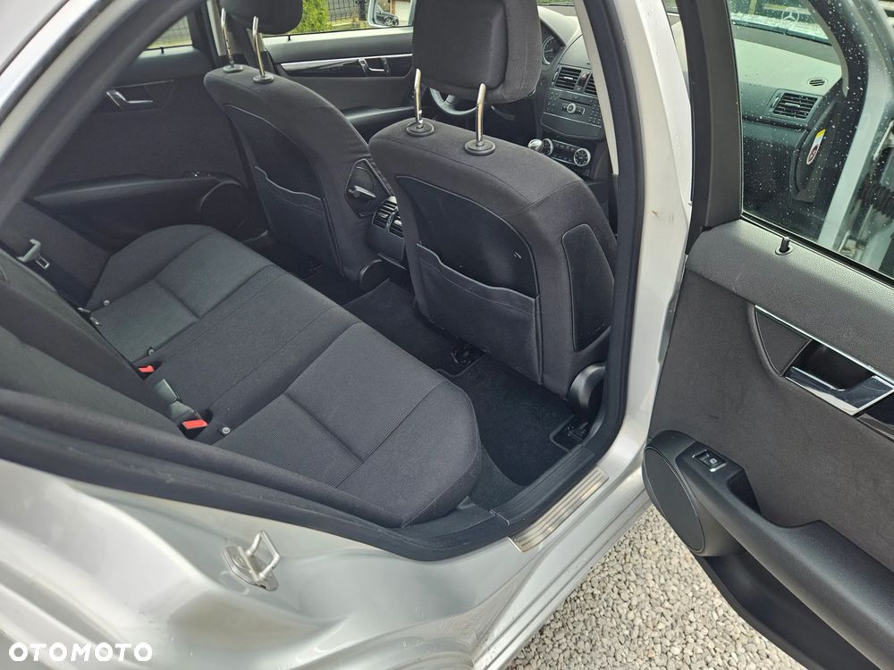 Mercedes-Benz Klasa C 180 K BlueEff Elegance - 24