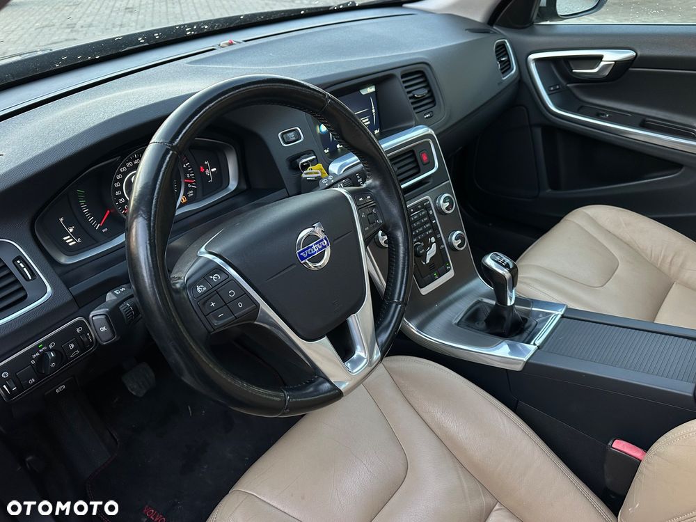 Volvo V60 D4 Momentum - 9