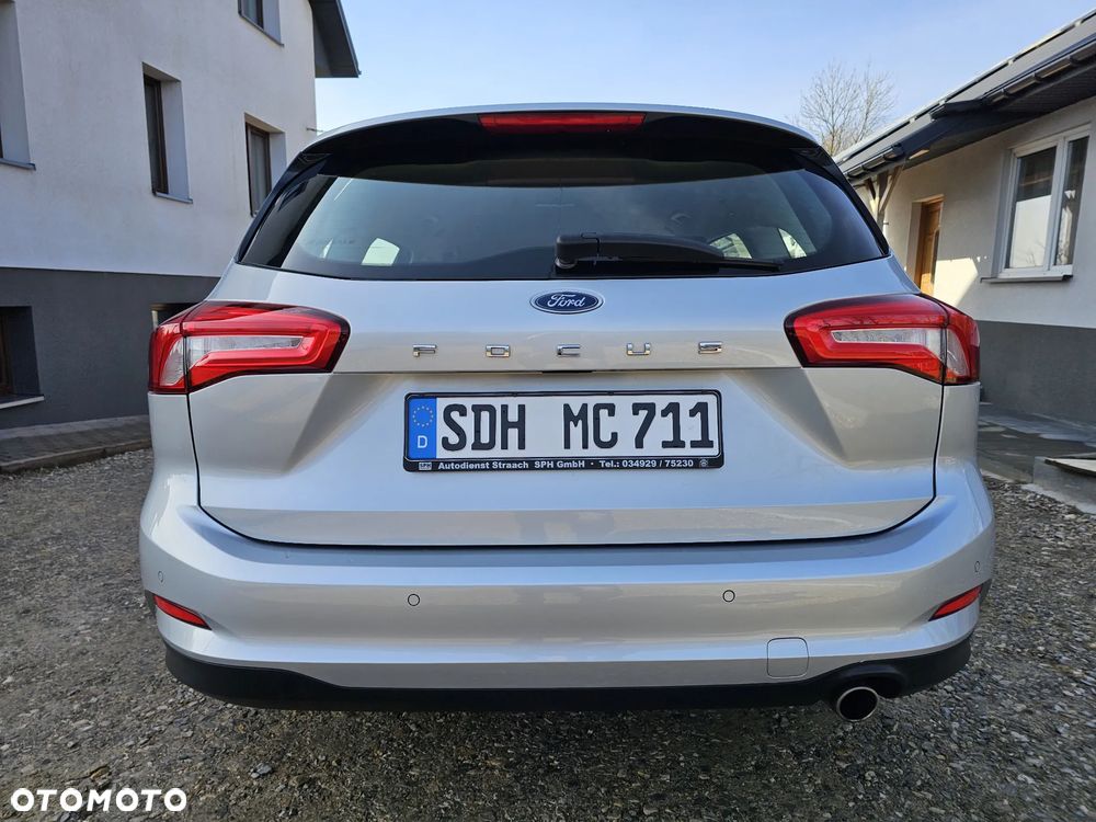 Ford Focus SW - 32
